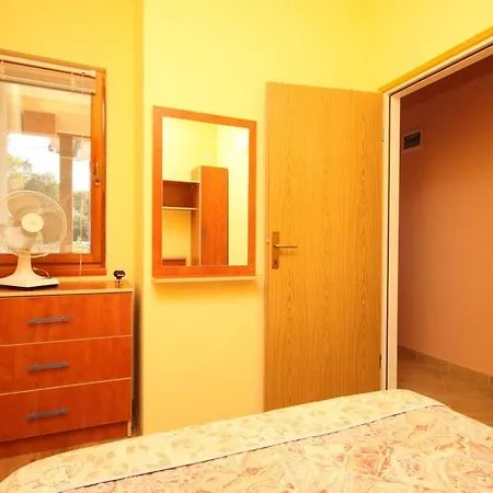Апартаменты By The Sea Veli Rat, Dugi Otok - 438 Вели-Рат