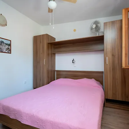 Apartments By The Sea Veli Rat, Dugi Otok - 438 Apartment *